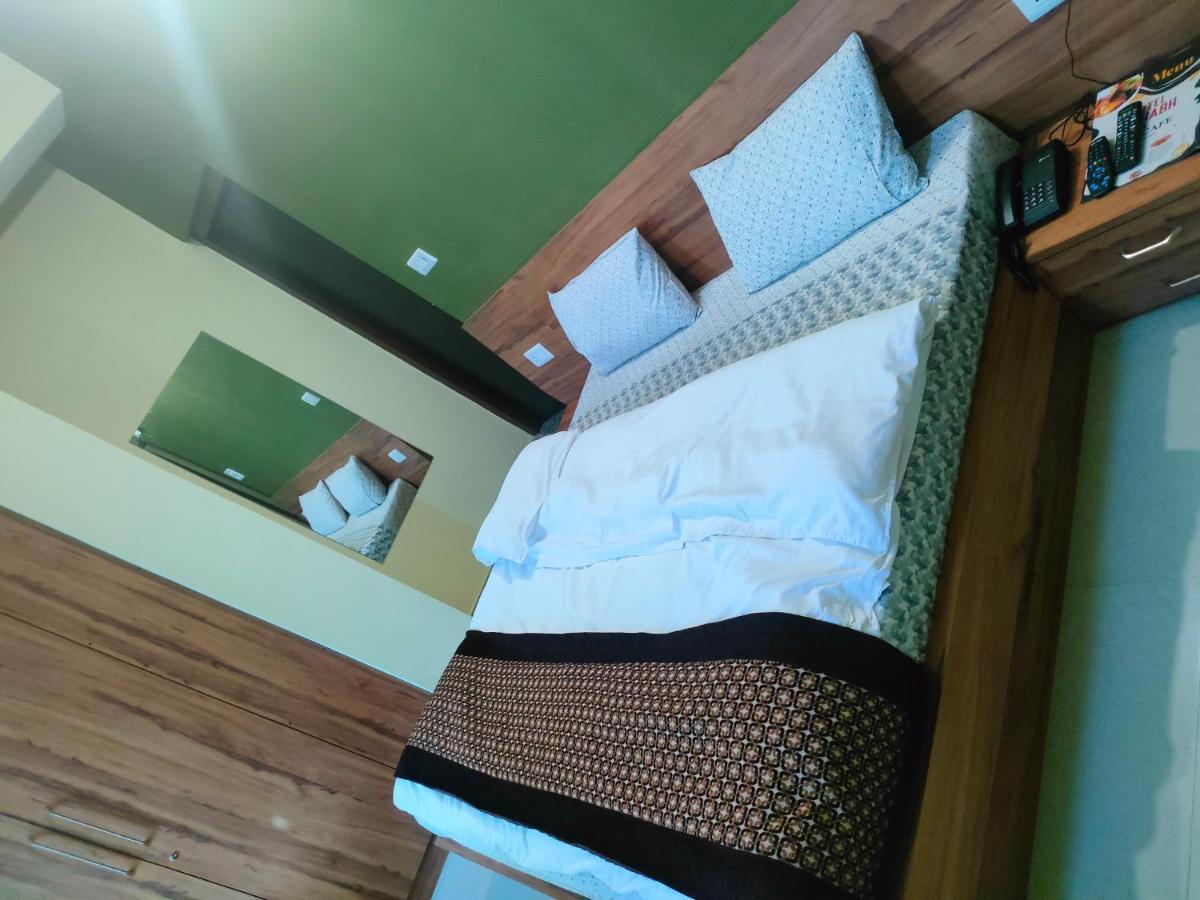 Hotel Rishabh And Banquet Hall Pithoragarh Екстер'єр фото