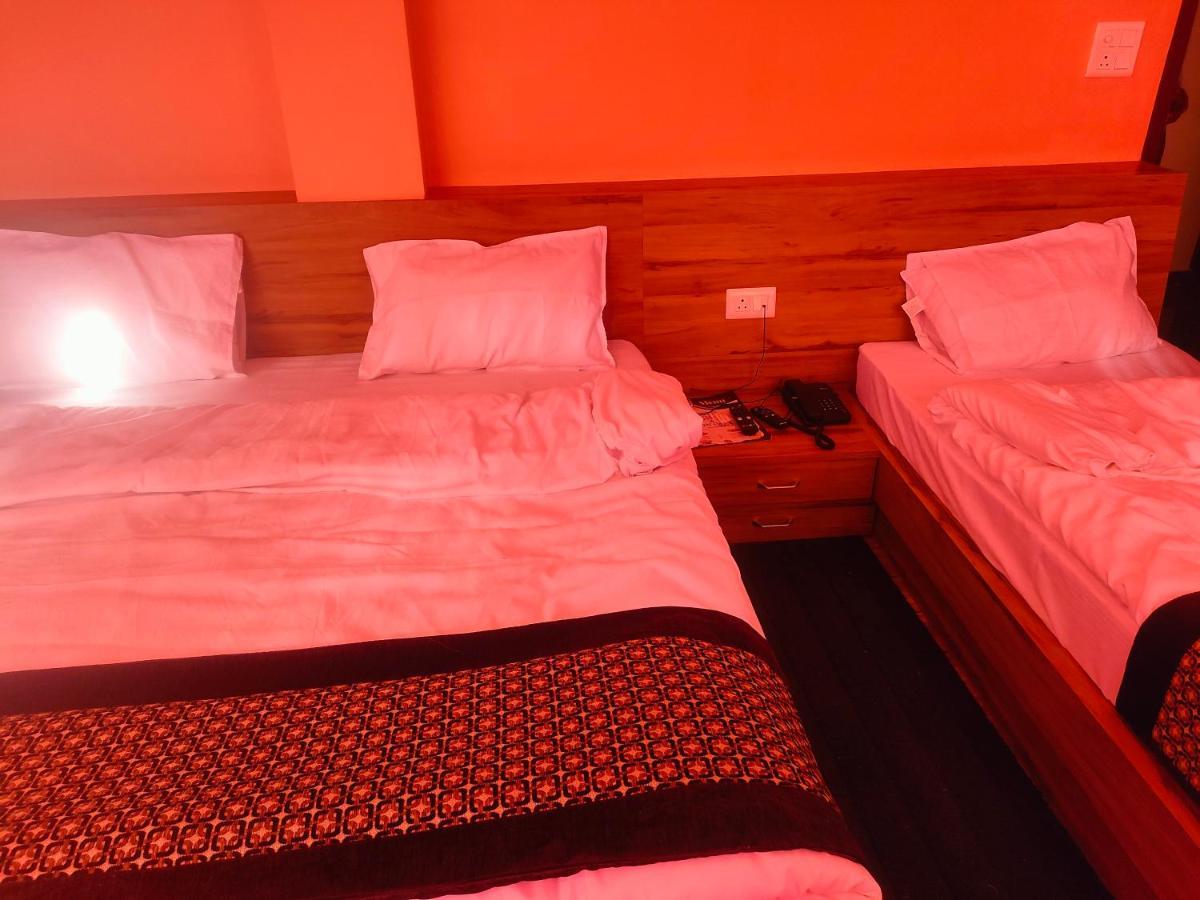 Hotel Rishabh And Banquet Hall Pithoragarh Екстер'єр фото