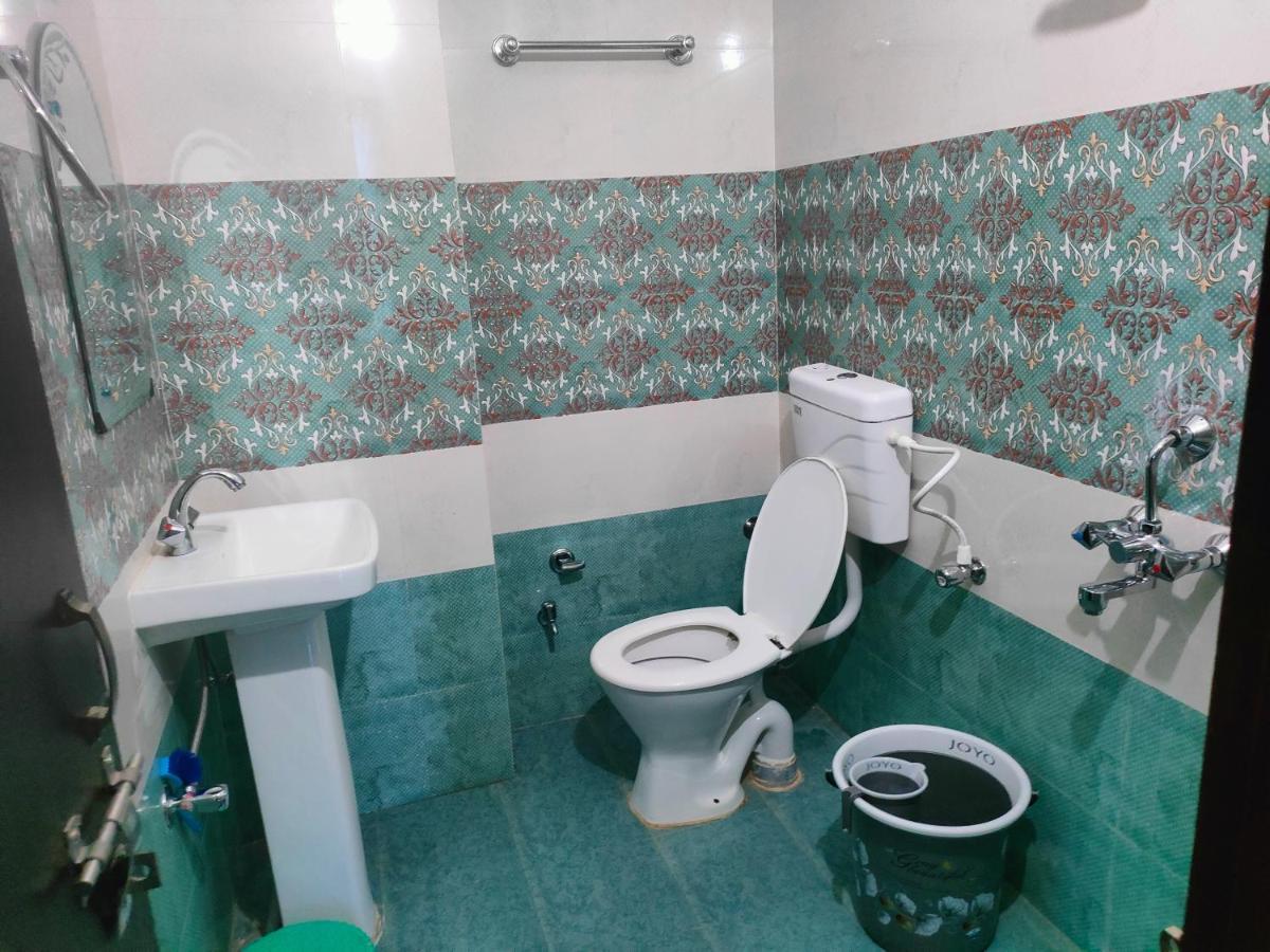 Hotel Rishabh And Banquet Hall Pithoragarh Екстер'єр фото